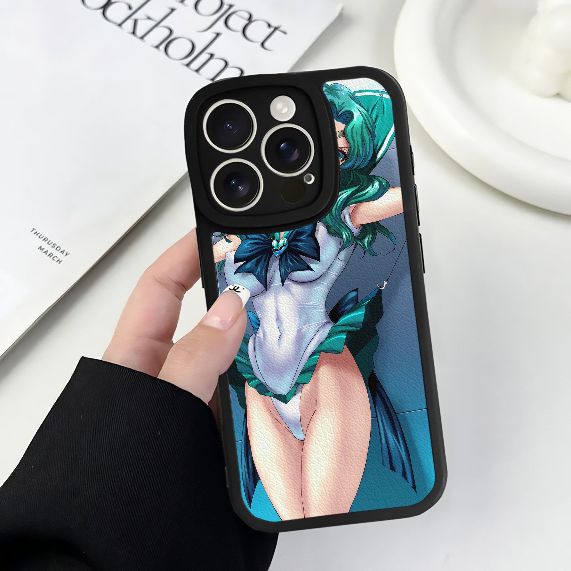 （画像用） 美少女戦士セーラームーン Sailor Moon 【iPhone 16シリーズ対応】シリコンスマホケース（レザー調） 材質：シリコン